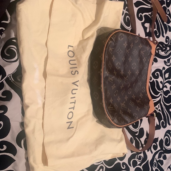 Louis Vuitton Handbags - Is new I only use ones I just don’t like  it no more